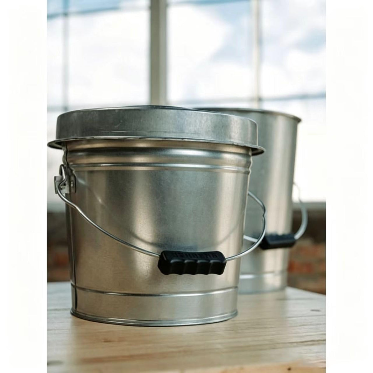 6 Gallon Galvanized Steel Locking Lid Storage Can U493775