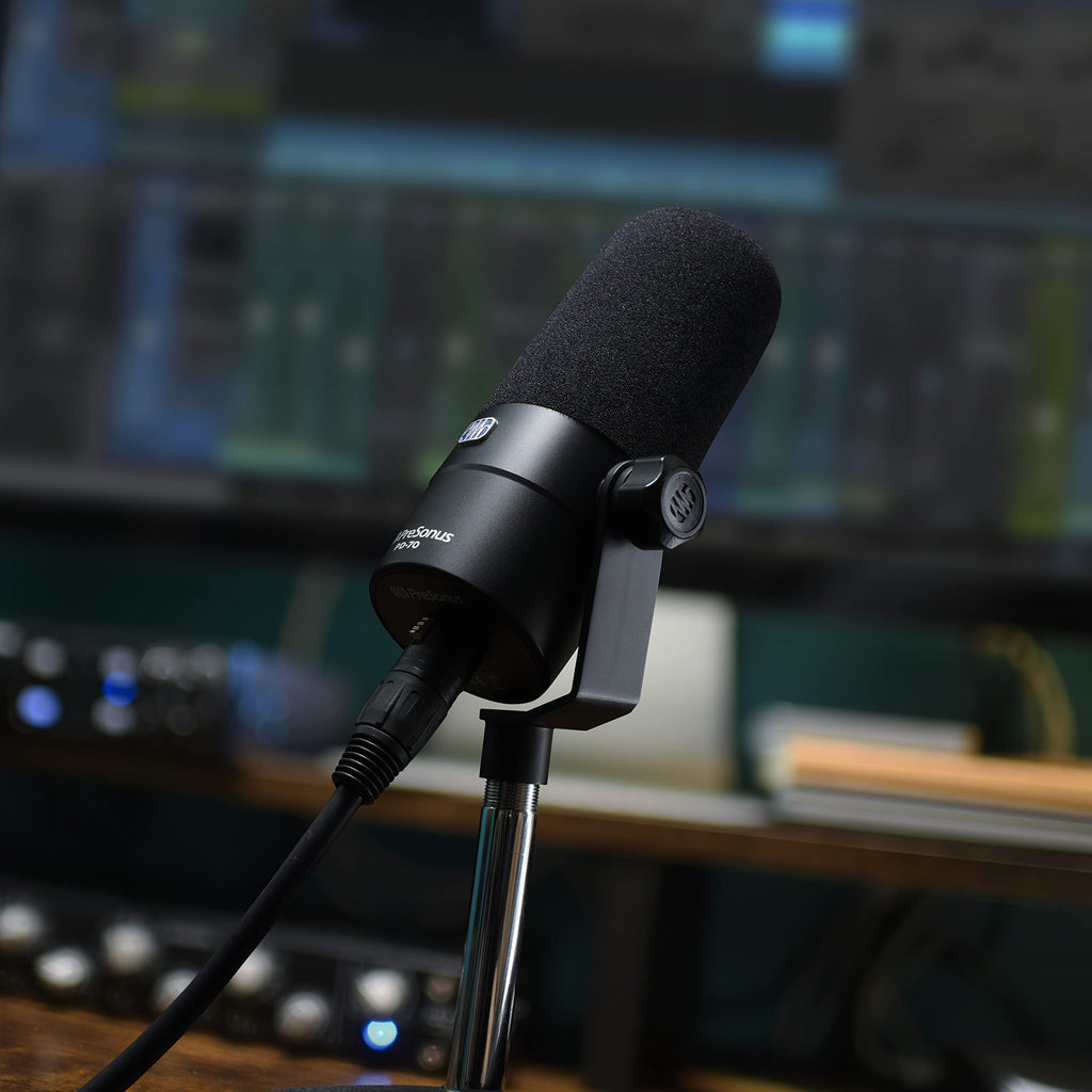 Dynamic Vocal Microphone D4947